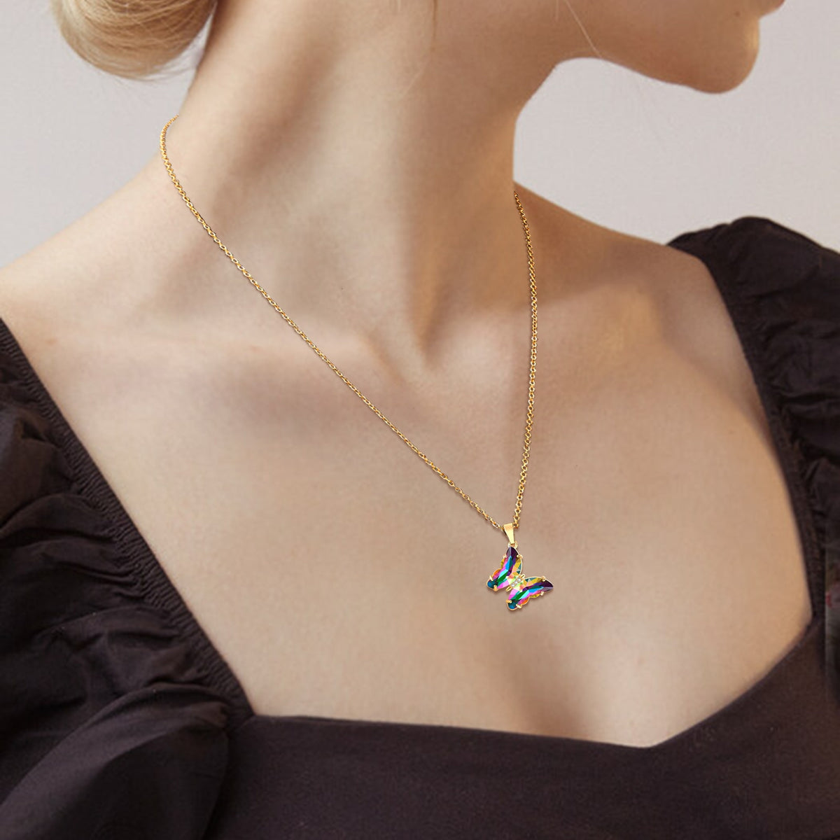 Women Gold Pendant Necklace